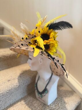 Sunflower Feather Polka-Dot Wide caffeine buzz